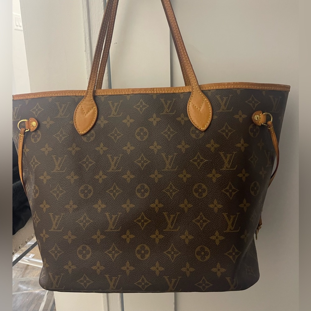 Louis Vuitton Neverfull MM Tote Bag